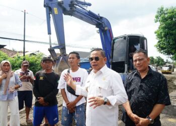 Tinjau Jalan Tayu-Dukuhseti, Bupati Pati: Segera Mulus 29 Bupati Pati, Sudewo bersama pihak terkait meninjau ruas Jalan Tayu-Dukuhseti, Sabtu, 29 Maret 2025. (Setyo Nugroho/Lingkarjateng.id)