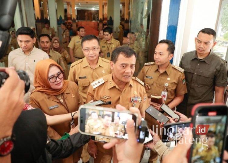 Gubernur Jateng Ahmad Luthfi saat memberikan keterangan kepada wartawan di Solo, Jawa Tengah, Senin (10/3). (Dok. Pemprov Jateng)