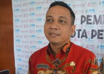 Wali Kota Pekalongan, HA Afzan Arslan Djunaid, saat memberikan keterangan usai kegiatan sosialisasi gempur rokok ilegal di Ruang Buketan Setda Kota Pekalongan, Rabu, 5 Maret 2025. (Fahri Akbar/Lingkarjateng.id)