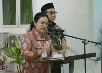 Pemkot Semarang Prioritaskan Anggaran Pendidikan untuk Program Beasiswa 26 Wali Kota dan Wakil Wali Kota Semarang, Agustina Wilujeng Pramestuti dan Iswar Aminudin, saat memberi sambutan dalam kegiatan di Kejaksaan Negeri Kota Semarang pada Selasa, 18 Maret 2025. (Syahril Muadz/Lingkarjateng.id)