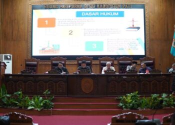 Rapat Paripurna dalam rangka mendengarkan Laporan Keterangan Pertanggungjawaban Bupati Pati tahun 2024 di Kantor Dewan Perwakilan Rakyat Daerah (DPRD) Pati pada Jumat, 21 Maret 2025. (Setyo Nugroho/Lingkarjateng.id)