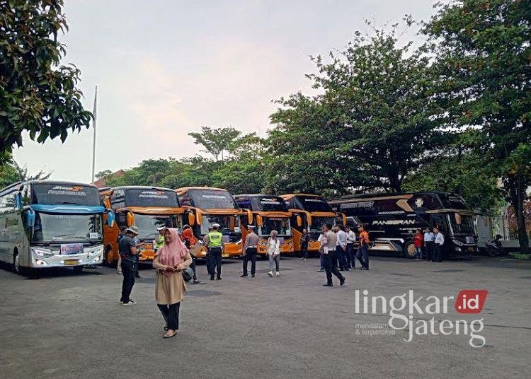 Pelepasan bus mudik gratis di Halaman Kantor Bupati Pati pada Jumat, 5 April 2024 lalu. (Setyo Nugroho/Lingkarjateng.id)