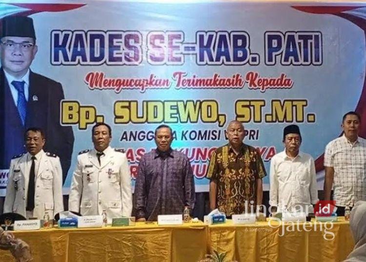 Paguyuban kepala desa saat menggelar pertemuan di hotel New Mereka beberapa waktu lalu. (Arif Febriyanto/Lingkarjateng.id)