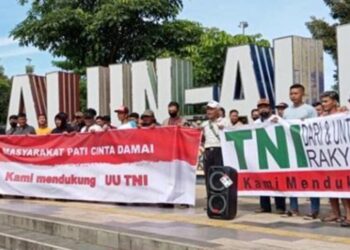 Solidaritas Masyarakat Pati Cinta Damai deklarasi dukung RUU TNI jadi UU, di Alun-alun Simpang Lima Pati pada Sabtu, 29 Maret 2025. (Dok. Lingkarjateng.id)