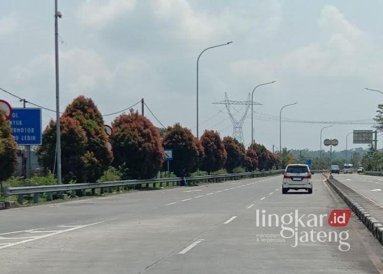 Arus lalu lintas di kawasan exit tol Tingkir, Salatiga terpantau lancar, Rabu, 19 Maret 2025. (Angga Rosa/Lingkarjateng.id)