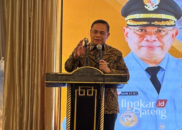 Bupati Pati Sudewo saat menyampaikan keluhan para nelayan di Kabupaten Pati kepada Sekjen KKP Rudy Heriyanto Adi Nugroho di Halal Bihalal IKKP, Jakarta, Minggu, 20 April 2025. (Nailin RA/ Lingkarjateng.id)