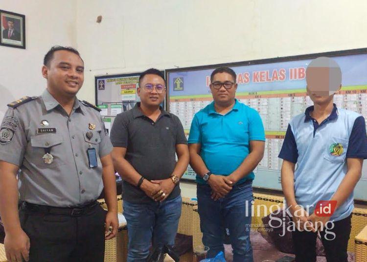 Sekertaris Komisi B Dewan Perwakilan Rakyat Daerah Kabupaten Pati, Mukit (kedua kiri), saat meninjau di Lapas Kelas II B Pati, Rabu, 16 April 2025. (Humas Lapas Pati/Lingkarjateng.id)