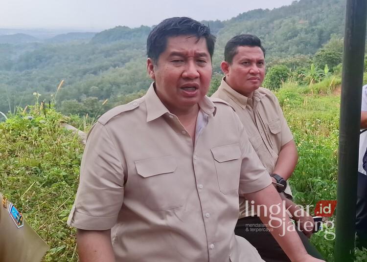 Menteri Perumahan dan Kawasan Permukiman, Maruarar Sirait, saat meninjau Perumahan Ungaran Asri Regency (Punsae), Kecamatan Ungaran Timur, Kabupaten Semarang, pada Selasa, 29 April 2025. (Hesty Imaniar/Lingkarjateng.id)