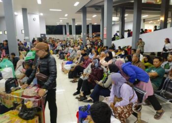 BERJUBEL : Ratusan penumpang memadati ruang tunggu bus AKAP Terminal Tipe A Tingkir, Salatiga, Sabtu sore, 5 April 2025. (Dok. Humas Terminal Tipe A Tingkir Salatiga)
