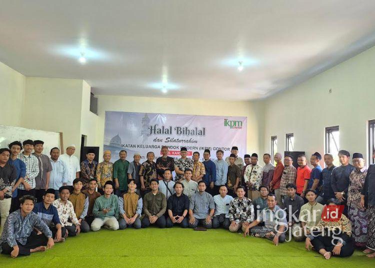 Para alumni Gontor Eks Karesidenan Pati dalam mengikuti kegiatan Halal Bihalal yang dilaksanakan pada Minggu, 27 April 2025 di Aula Asrama Madinatussalam, Kecamatan Dukuhseti, Pati. (Muhammad Aminudin/Lingkarjateng.id)