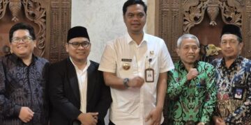 Bupati Jepara Witiarso Utomo menjalin kerjasama dengan 14 universitas di wilayah sekitar Jepara dalam peluncuran program Kartu Sarjana Jepara. (Muhammad Aminudin/Lingkarjateng.id)