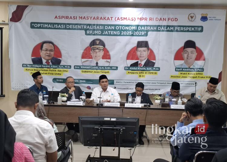 Kegiatan focus group discussion (FGD) bertema “Optimalisasi Desentralisasi dan Otonomi Daerah dalam Perspektif RPJMD Jateng 2025–2029" yang digelar pada Rabu, 23 April 2025. (Rizky Syahrul Al-Fath/Lingkarjateng.id)
