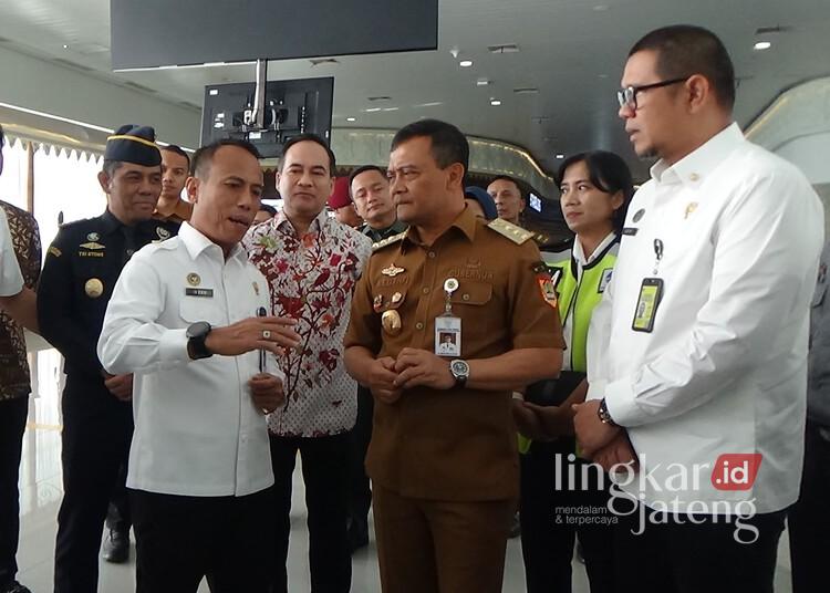 Gubernur Jawa Tengah, Ahmad Luthfi, saat meninjau Bandara Internasional Ahmad Yani, Semarang, pada Senin, 28 April 2025. (Rizky Syahrul Al-Fath/Lingkarjateng.id)