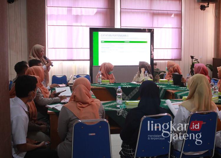 Kegiatan coaching TB yang dilakukan DKK Kudus di Rumah Sakit Aisyiyah Kudus pada Rabu, 30 April 2025. (Nisa Hafizhotus S./Lingkarjateng.id)