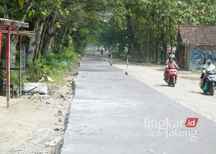 Perbaikan Jalan Winong-Gabus Terealisasi, Warga Apresiasi Bupati Pati 25 POTRET: Kondisi Jalan Winong-Gabus dalam proses perbaikan, Senin, 12 Mei 2025. (Humas Pemkab/Lingkarjateng.id)