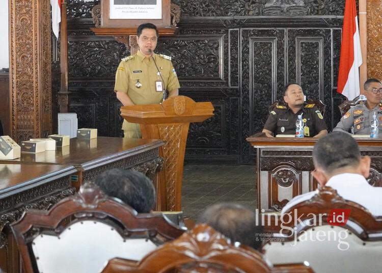 Dongkrak Ekonomi Jepara, Bupati Wiwit Fokus Bangun SDM dan Infrastruktur 25 Bupati Jepara, Witiarso Utomo, menyampaikan sambutan dalam Musrenbang RPJMD 2024-2029 di Pendopo Kartini pada Selasa, 6 Mei 2025. (Dok. Pemkab Jepara/Lingkarjateng.id)