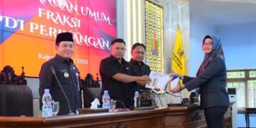 Wakil Bupati Pekalongan, Sukirman, mengikuti Rapat Paripurna DPRD agenda pandangan fraksi terhadap tiga raperda strategis, Senin, 19 Mei 2025. (Fahri Alakbar/Lingkarjateng.id)