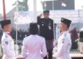 Bupati Pati, Sudewo, saat memimpin upacara peringatan Hari Pendidikan Nasional (Hardiknas) di Stadion Joyokusumo, Pati, pada Jumat, 2 Mei 2025. (Dok. HMS Pemkab Pati/Lingkarjateng.id)