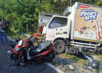 Sejumlah motor dan truk yang terlibat kecelakaan di Jalan Lingkar Selatan (JLS) Salatiga rusak parah, Sabtu, 31 Mei 2025. (Dok.Polres Salatiga/Lingkarjateng.id)