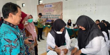 Kader Posyandu mengikuti kegiatan PKL Pelatihan Kompetensi Dasar Kader Posyandu yang digelar DKK Kudus dengan antusias. Kegiatan ini digelar di PKD Klumpit, Kecamatan Gebog, Sabtu, 3 Mei 2025. (Nisa Hafizhotus S/Lingkarjateng.id)