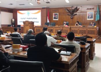 Sejumlah anggota DPRD Salatiga mengikuti  rapat internal membahas rencana pengajuan hak interpelasi kepada Wali Kota Robby Hernawan di ruang Bhineka Tunggal Ika DPRD, Jumat, 9 Mei 2025. (Dok. DPRD Salatiga/Lingkarjateng.id)