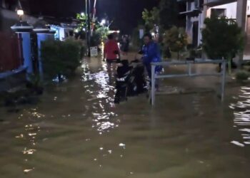 BANJIR: Kondisi banjir di Desa Ketintangwetan, Kecamatan Batangan, Kabupaten Pati pada Selasa, 20 Mei 2025 dini hari sekitar 02.00 WIB. (Dok. Ali/Lingkarjateng.id)