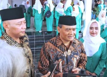 Gubernur Jawa Tengah Ahmad Luthfi mengajak Fatayat NU berkiprah mengembangkan program Kecamatan Berdaya, Minggu, 4 Mei 2025. (Humas Pemprov Jateng/Lingkarjateng.id)