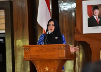 Bupati Pekalongan Fadia Arafiq menyampaikan arahan saat membuka Musrenbang RPJMD 2025–2029 di Aula Setda Kabupaten Pekalongan, Jumat, 2 Mei 2025. (Fahri Akbar/Lingkarjateng.id)