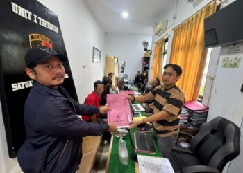 Anggota Polresta Pati menerima laporan tindakan premanisme dari RSUD Soewondo Pati, Jumat, 23 Mei 2025. (Dok. for Lingkarjateng.id)