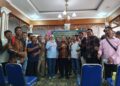 Bupati Pati Sudewo foto bersama peserta Sosialisasi Pengembangan Tanaman Mangga Merah, Melon Jepang, Pepaya Hawai dan Terong Jepang Bupati Pati pada Jumat, 23 Mei 2025. (Setyo Nugroho/Lingkarjateng.id)