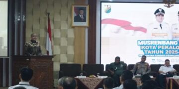 Ketua DPRD Kota Pekalongan, M Azmi Basyir, saat menyampaikan pokok pikiran dalam Musrenbang RPJMD 2025–2029 di Ruang Jlamprang Setda, Rabu, 14 Mei 2025. (Fahri Akbar/Lingkarjateng.id)