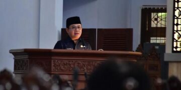 Wakil Bupati Pekalongan Sukirman saat menyampaikan tiga Raperda strategis dalam Rapat Paripurna DPRD Kabupaten Pekalongan, Jumat, 16 Mei 2025. (Fahri Akbar/Lingkarjateng.id)