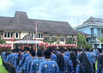 Suasana upacara peringatan Hari Kebangkitan Nasional ke-117 bertempat di Halaman Setda Demak, Selasa, 20 Mei 2025. (M Burhanuddin Aslam/Lingkarjateng.id)