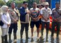 Kepala Pelaksana BPBD Grobogan Wahju Tri Darmawanto dan Anggota Komisi V DPR RI Danang Wicaksana Sulistya saat melakukan tinjauan lapangan di desa Sukorejo, Kecamatan Tegowanu, Kabupaten Grobogan, pada Minggu, 18 Mei 2025. (Dok. BPBD Grobogan/Lingkarjateng.id)