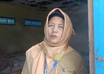 Ira Supasih, Kepala SDN 2 Sumengko, Desa Bodeh, Kecamatan Randublatung, Kabupaten Blora. (Hanafi/Lingkarjateng.id)