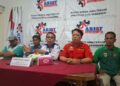 ABJAT saat menyampaikan klarifikasi terkait ricuh aksi May Day di depan Kantor Gubernur Jawa Tengah, Kota Semarang, dalam konferensi pers pada Jumat, 2 Mei 2025. (Rizky Syahrul Al-Fath/Lingkarjateng.id)