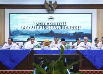 Rapat koordinasi pengendalian operasi kegiatan (POK) yang digelar di kantor Gubernur Jawa Tengah pada Rabu, 14 Mei 2025. (Rizky Syahrul Al-Fath/Lingkarjateng.id)