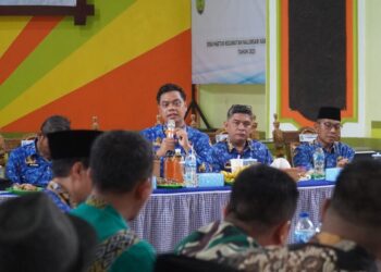 Bupati Jepara, Witiarso Utomo, saat melaksanakan program "Bupati Ngantor di Desa" di Desa Ngetuk, Kecamatan Nalumsari, pada Selasa, 20 Mei 2025. (Tomi Budianto/Lingkarjateng.id)