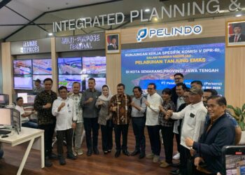 Bupati Jepara, Witiarso Utomo, saat mengikuti tinjauan Komisi V DPR RI dan Gubernur Jateng ke Pelabuhan Tanjung Emas Semarang pada Jumat, 23 Mei 2025. (Tomi Budianto/Lingkarjateng.id)