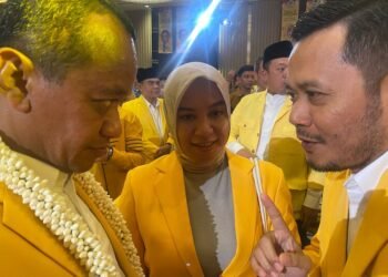 Wakil Ketua DPRD Blora, Siswanto menemui Menteri ESDM, Bahlil Lahadalia, pada momen Musyawarah Daerah (Musda) XI Partai Golkar di Semarang pada Jumat, 2 Mei 2025. (Dok. Siswanto/Lingkarjateng.id)