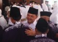 Bupati Semarang, Ngesti Nugraha, saat melepas calon jemaah haji di Pendopo Rumah Dinas Bupati Semarang, Ungaran Timur, Kabupaten Semarang, pada Senin, 5 Mei 2025. (Dok. Diskominfo Kab. Semarang/Lingkarjateng.id)