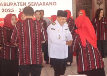 Bupati Semarang, Ngesti Nugraha, saat menghadiri pelantikan pengurus Dekranasda periode 2025-2030 di Pendopo Rumah Dinas Bupati pada Rabu, 14 Mei 2025. (Dok. Diskominfo Semarang/Lingkarjateng.id)