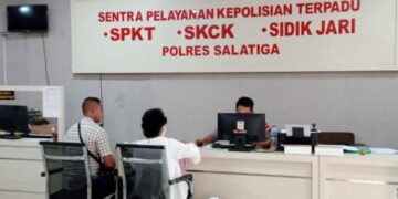 Salah seorang nasabah Koperasi BLN saat melapor ke Polres Salatiga, Jumat, 23 Mei 2023. (Dok.Humas Polres Salatiga/Lingkarjateng.id)