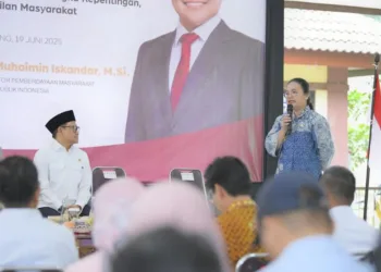 MEMAPARKAN: Wali Kota Semarang Agustina Pramestuti Wilujeng memaparkan kendala pengentasan kemisikinan saat menerima kunjungan kerja Menko Pemberdayaan Masyarakat Muhamin Iskandar di  Kota Semarang, Kamis, 19 Juni 2025. (Humas Pemkot Semarang/Lingkarjateng.id)