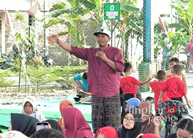 Seorang petani asal Desa Rejosari, Kecamatan Kangkung Kabupaten Kendal, Muzamin. (Arvian Maulana/Lingkarjateng.id)