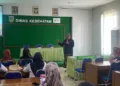 Kepala Bidang Kesehatan Masyarakat Dinkes Kudus, Edi Kusworo saat memberikan penyuluhan GP2SP di Aula DKK Kudus pada Senin, 23 Juni 2025. (Fahtur Rohman/Lingkarjateng.id)