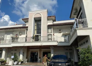 POTRET: Tampak depan penginapan Graha Muria yang berada di Desa Colo, Kecamatan Dawe, Kabupaten Kudus. (Nisa Hafizhotus Syarifa/Lingkarjateng.id)