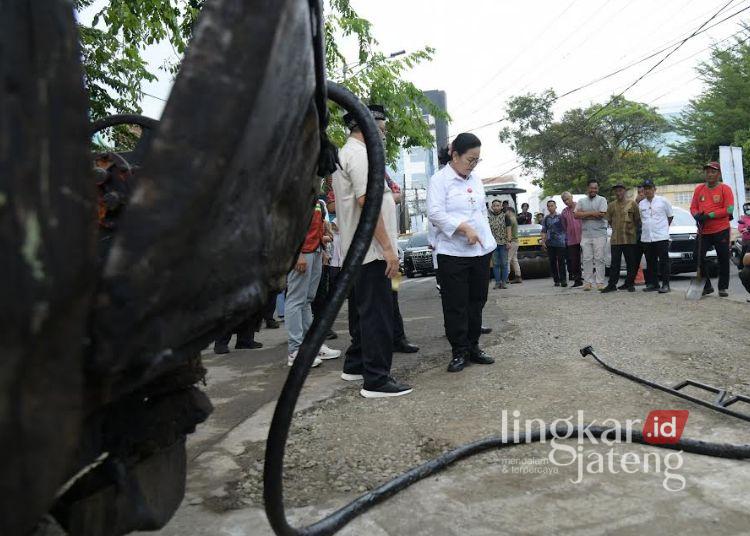 MENGECEK:  Wali Kota Semarang Agustina Wilujeng Pramestuti saat mengecek perbaikan Jalan Ahmad Dahlan, Semarang. (Humas Pemkot Semarang/Lingkarjateng.id)