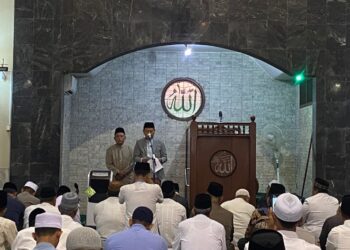 Bupati Kudus, Sam’ani Intakoris dalam Sambutannya menjelang Sholat Eid di Masjid Agung Kudus pada Jumat, 6 Juni 2025. (Mohammad Fahtur Rohman/Lingkarjateng.id)