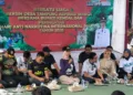 DISKUSI: Bupati Kendal Dyah Kartika Permanasari (tengah) saat menyampaikan arahan dalam acara Bersih Desa Tampung Aspirasi Warga di Pelabuhan Kendal pada Jumat, 20 Juni 2025. (Arvian Maulana/Lingkarjateng.id)